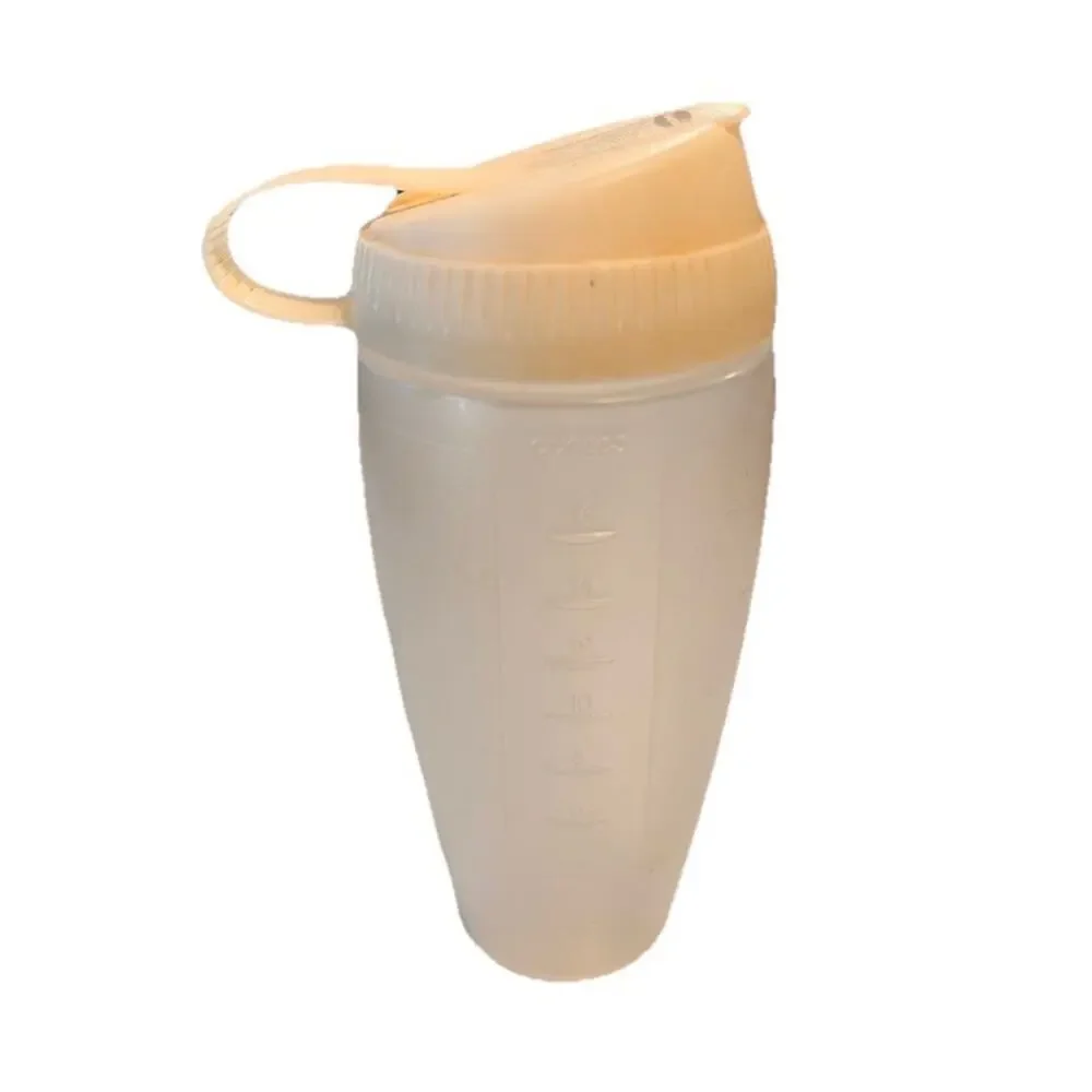 RUBBERMAID #309B 160Z SALAD DRESSING SHAKER W/FLIP TOP LID